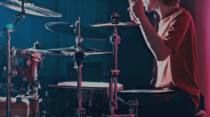 Get tips for your online drum lessons. Stay engaged with online learning. Learn, play, and excel with online drum lessons tips.